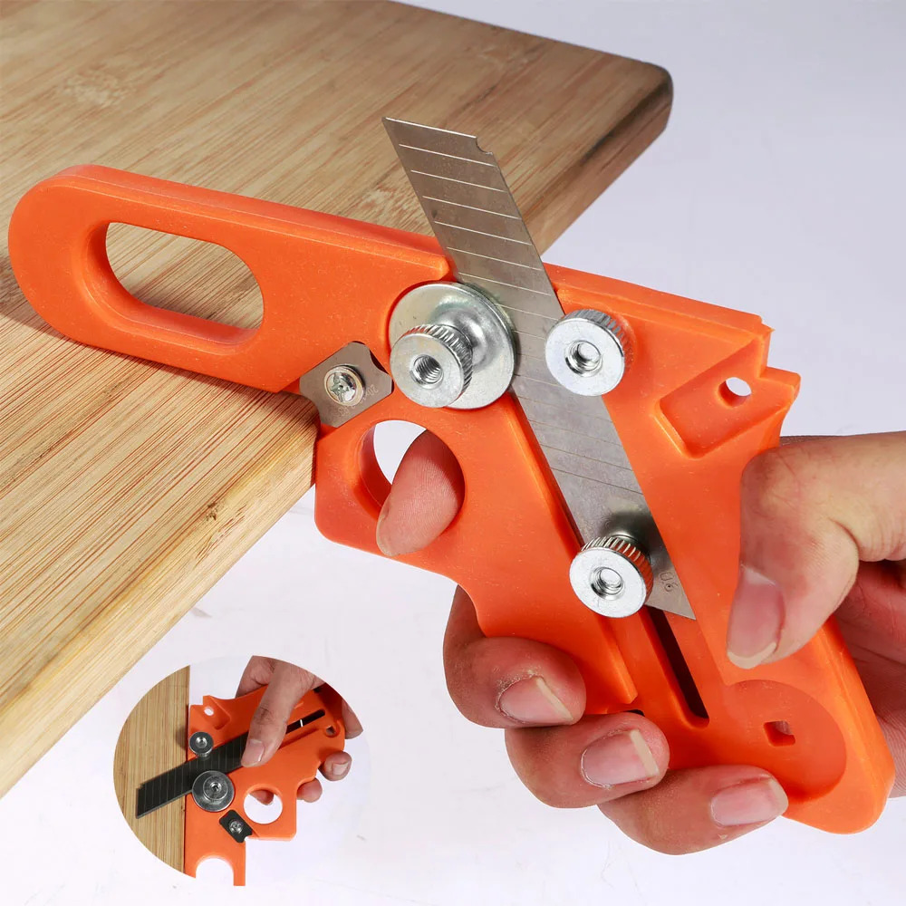 Outil de coupe multifonctionnel en action sur une planche de bois