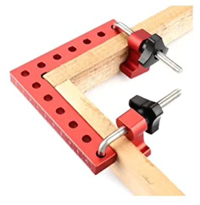 Détail de la règle graduée sur l'équerre