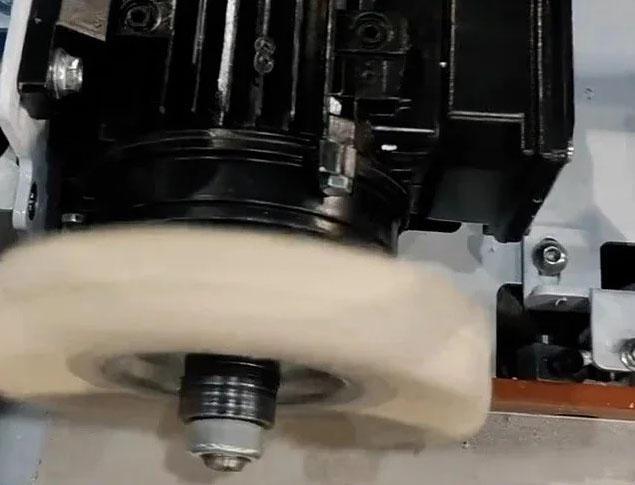 Plaqueuse de chants à air chaud Modèle DW902 - Photo