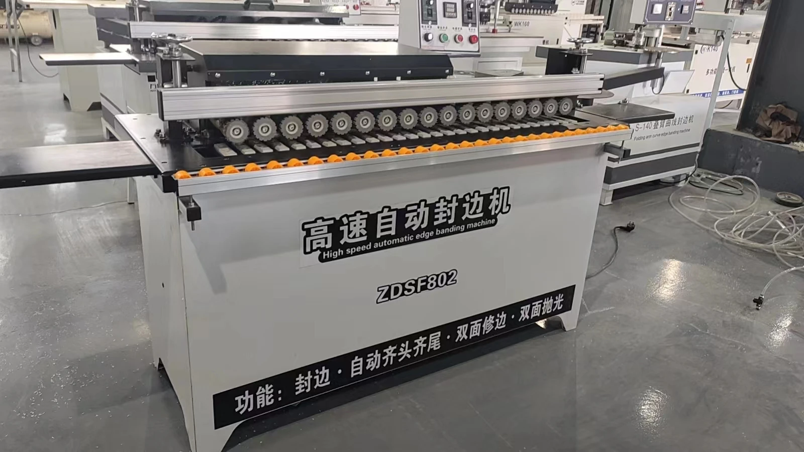 Plaqueuse de Chants Automatique Économique (Ligne Droite) ZDSF802 - Photo