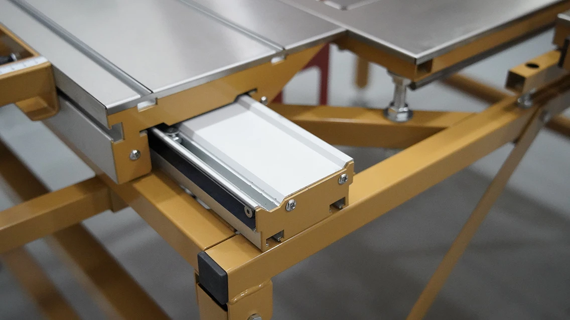 Scie à Panneaux Coulissante ZDS 680 : Modèle Multifonction Zéro Poussière - Photo